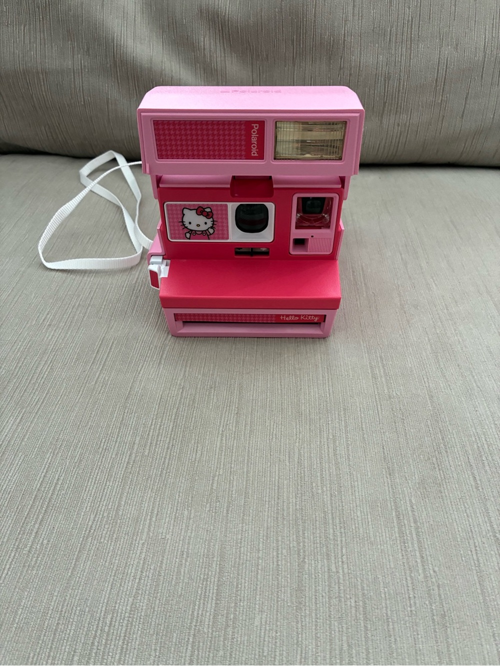Polaroid Hello Kitty Instant Camera - bright pink and light pink - Picture 4 of 7